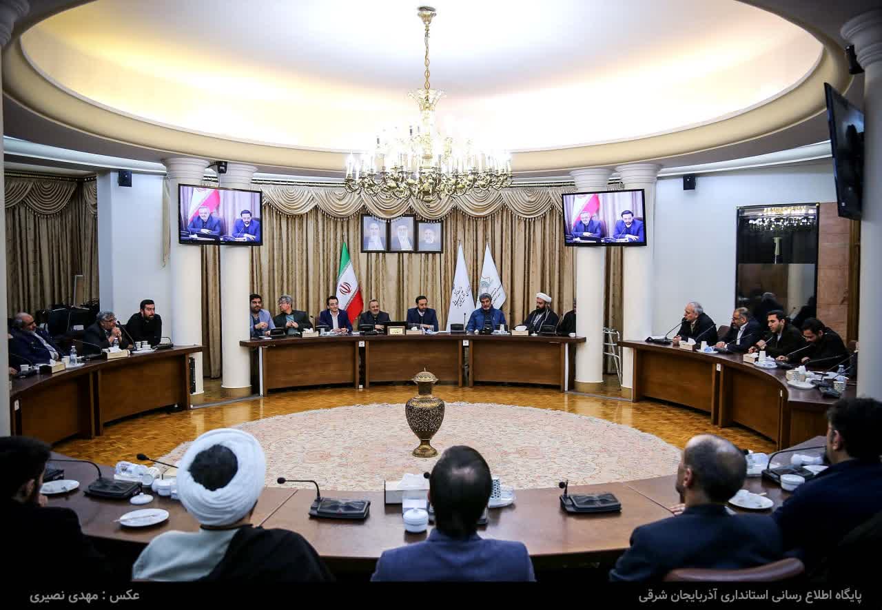 ديدار جمعي از مديران کانون هاي فرهنگي هنري مساجد با استاندار آذربايجان شرقي