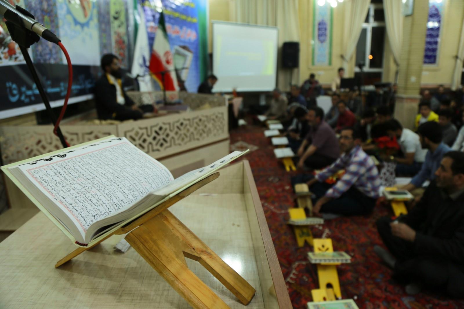 محفل انس با قرآن در روستاي بيرق شهرستان تبريز