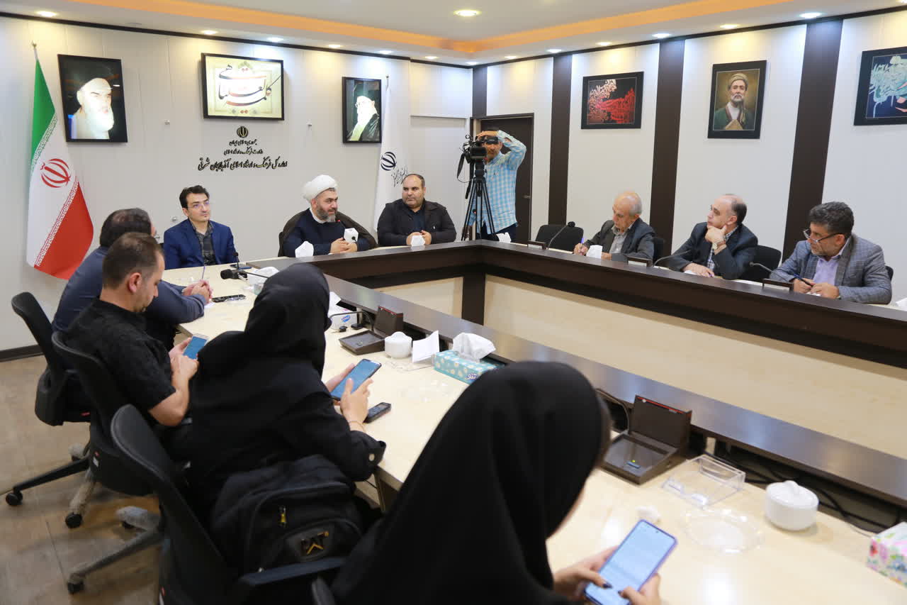 نشست خبري رئيس ستاد کانونهاي فرهنگي هنري مساجد کشور در تبريز