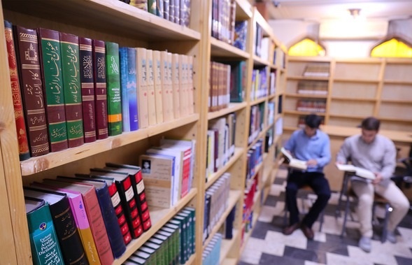 تجهيز کتابخانه‌ مساجد در سه روستاي کم‌برخوردار شهرستان ورزقان