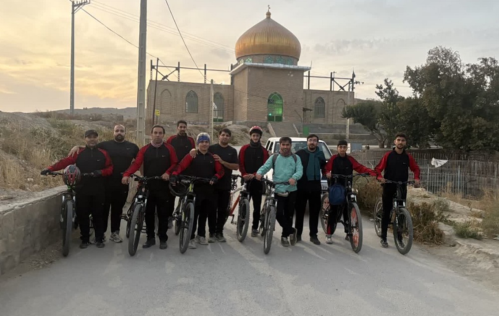 به رسم عاشقي؛  دوچرخهسواران کانون آيتالله خامنهاي در رکاب شهدا